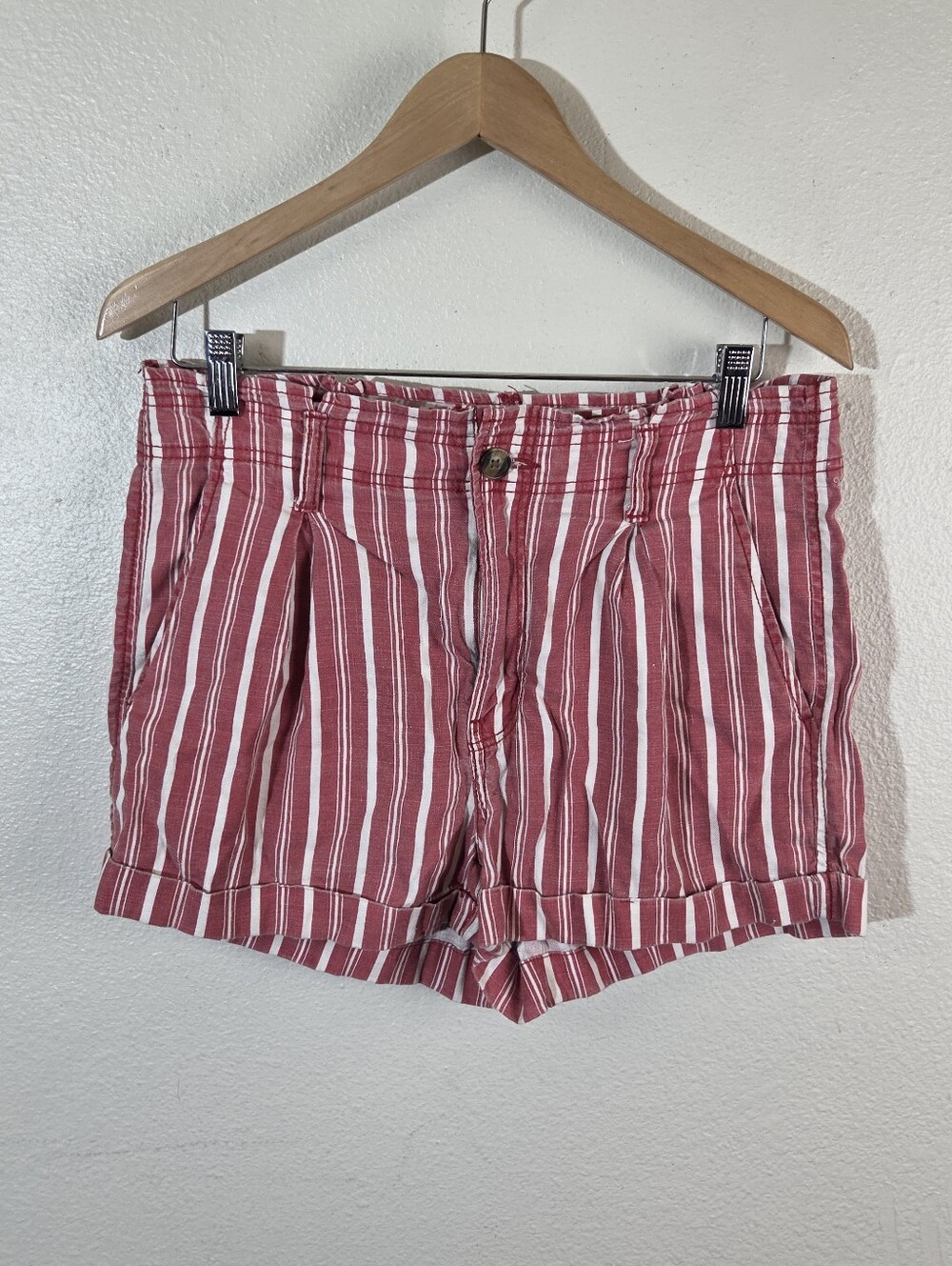 American Eagle Linen Blend Shorts 10 Red White Striped High Rise Cuffed Vacation